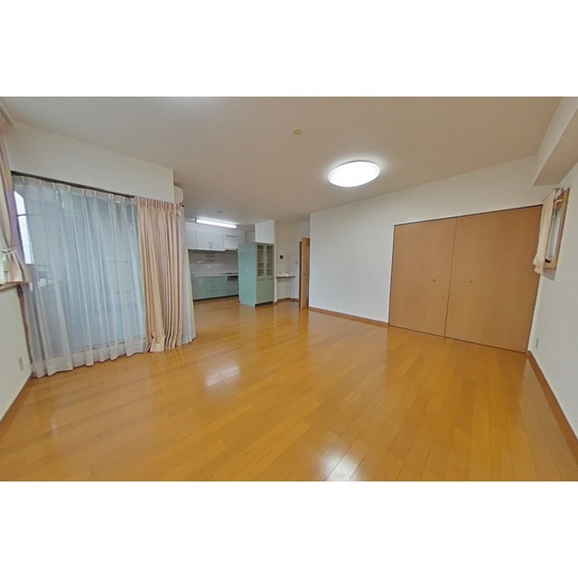 キャッスルハイツ早田栄町 702号室の居間・リビング