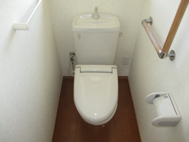 生駒郡斑鳩町龍田北１丁目の一戸建てのトイレ