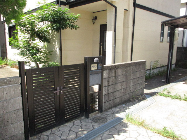 生駒郡斑鳩町龍田北１丁目の一戸建ての外観