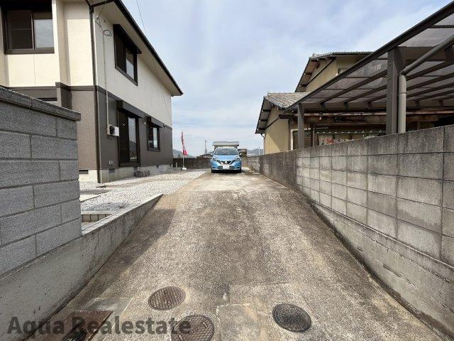 さぬき市造田是弘　リノベ住宅の駐車場|駐車場があるので、車を買う予定の方も安心です