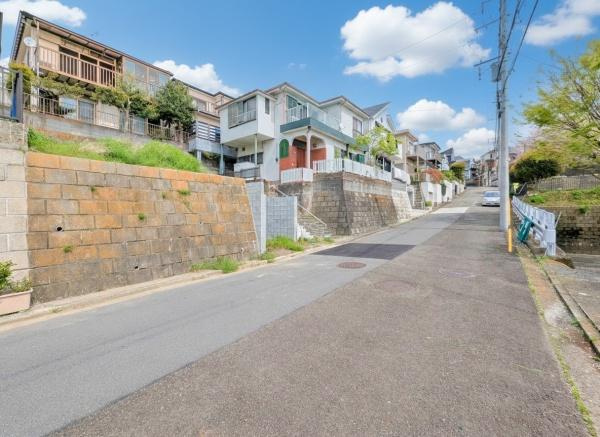 横浜市磯子区杉田８丁目の新築一戸建の前面道路含む現地写真|閑静な住宅街につき住環境良好です♪