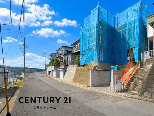 横浜市磯子区杉田８丁目の新築一戸建の前面道路含む現地写真|駐車スペース1台駐車可能！
お気軽にお問い合わせください。