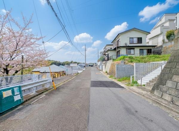 横浜市磯子区杉田８丁目の新築一戸建の前面道路含む現地写真|前面道路が広いので、安心して駐車可能です！