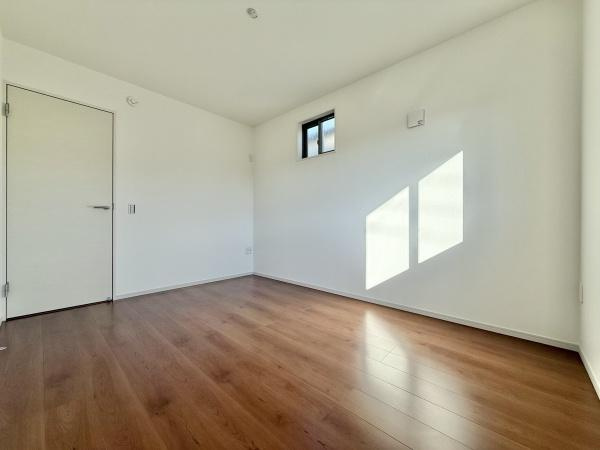【子供部屋】 | 充分な広さと収納機能を備えた部屋はお子様の自発性と成長を促します。お子様の成長を支える、勉強や好きなことに没頭する学びの空間にどうぞ。