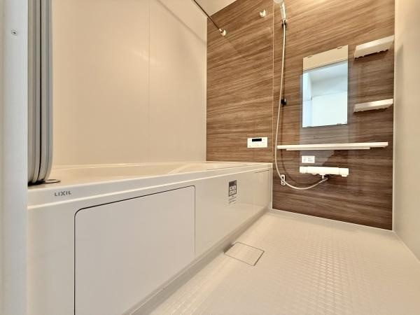 【浴室】 | アクセントパネルで落ち着きのある雰囲気を演出♪毎日の疲れを癒やすバスタイムを。