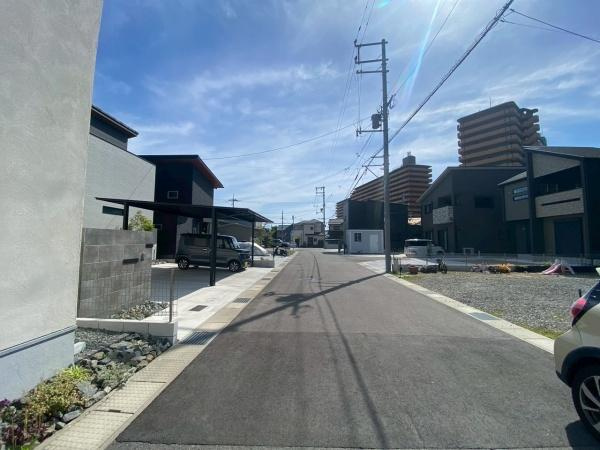 【前面道路含む現地写真】