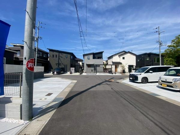 【前面道路含む現地写真】