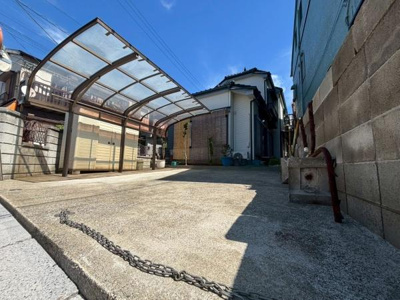 【駐車場】 | ●草加市氷川町・戸建● | 車庫入れもしやすいスペースがございます♪