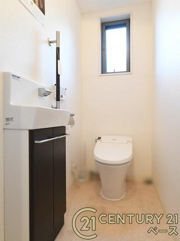 生駒郡斑鳩町服部２丁目　一戸建のトイレ|■現地撮影写真■１・２階ともに清潔感ある綺麗なお手洗を完備！