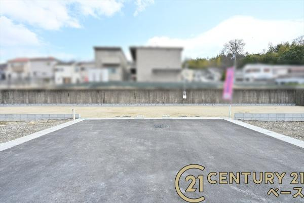 北葛城郡上牧町中筋出作 ２号棟 ／新築一戸建の前面道路含む現地写真