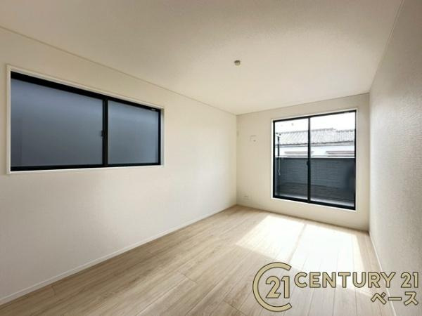 クレイドルガーデン築山 １号棟 ／新築一戸建の洋室|■現地撮影写真■各居室に収納スペースがあり、お荷物の多いご家族でも大丈夫です！