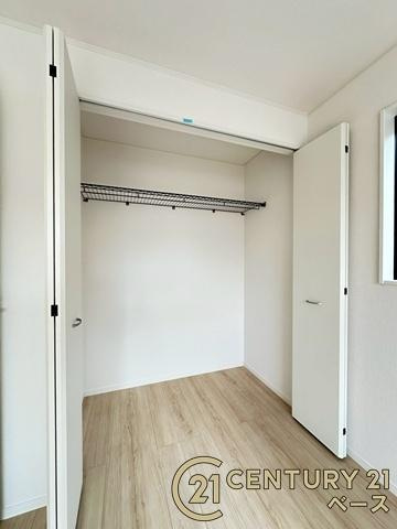 クレイドルガーデン築山 １号棟 ／新築一戸建の収納|■現地撮影写真■冬物のコートや季節ものなどをたくさんしまえる広さ！