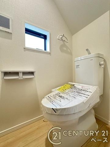 クレイドルガーデン築山 １号棟 ／新築一戸建のトイレ|■現地撮影写真■１・２階ともに清潔感ある綺麗なお手洗を完備！