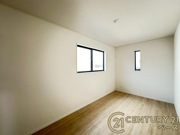 クレイドルガーデン築山 ２号棟 ／新築一戸建の洋室|■現地撮影写真■各居室に収納スペースがあり、お荷物の多いご家族でも大丈夫です！