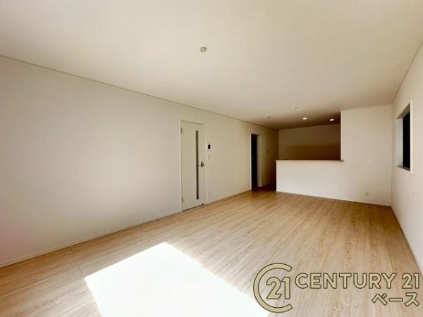 クレイドルガーデン築山 ２号棟 ／新築一戸建の居間・リビング|■現地撮影写真■ご家族でくつろいでいただける広々したリビング！