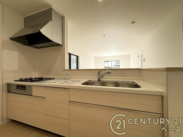 クレイドルガーデン築山 ２号棟 ／新築一戸建のキッチン|■現地撮影写真■収納力と使いやすさを追求したシステムキッチンです！