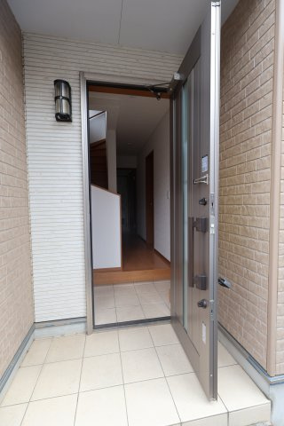 北区日進町１丁目44-4(リフォーム済住宅)の玄関