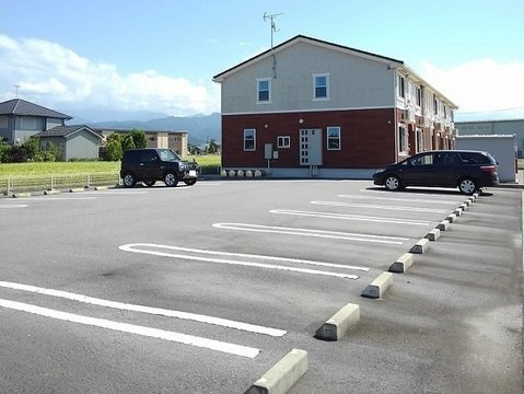 グランリジェールの駐車場|カースペースがあります