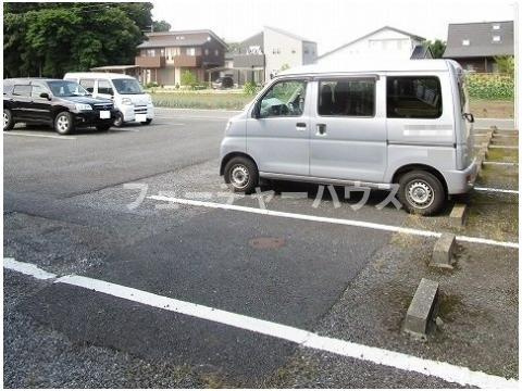 Ｈｅａｒｔ　Ｈｏｕｓｅの駐車場|カースペースがあります
