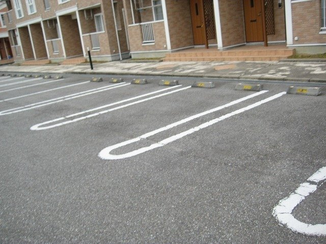 アルバ　Ⅲの駐車場