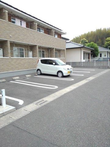 ラフレシール．Ｙの駐車場