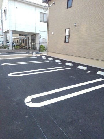 グラッツェの駐車場