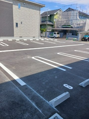 レヴリ　Ⅰの駐車場