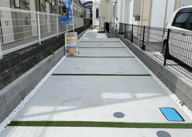 【駐車場】 | 駐車場と明記されていても、最小スペースでつくられた駐車場だと大型車は駐車できなかったり、出入りしにくくなったりする可能性があります。お車のサイズと購入したい物件の駐車場のサイズを現地で確認しましょう。