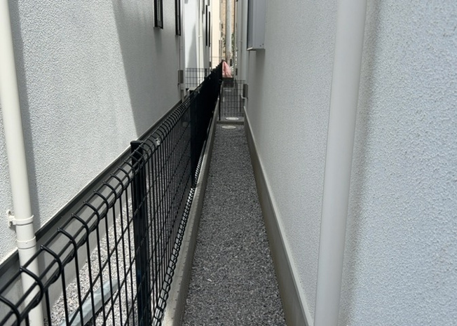 【庭】 | 庭があることでガーデニングや家庭菜園はもちろん、こどもの遊び場やペットを放して遊ぶことができます。また、家の周囲に余裕があるということです。隣地との間があれば、十分な日当たりと、風通しが確保できます。