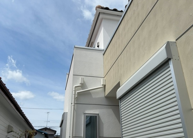 【構造・工法・仕様】 | 木造住宅とは土台、壁、柱など建築物の強度を支える構造体の材に木が使用されている構造を指します。構造体は建物の自重を支えるだけではなく風圧や水圧、積裁荷重などあらゆる衝撃に耐えるための基礎です。