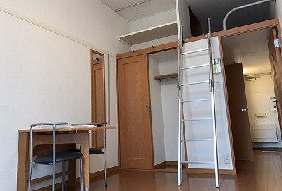 レオパレスＣｈａｒｍＣｏｕｒｔのその他|2階は絨毯仕様