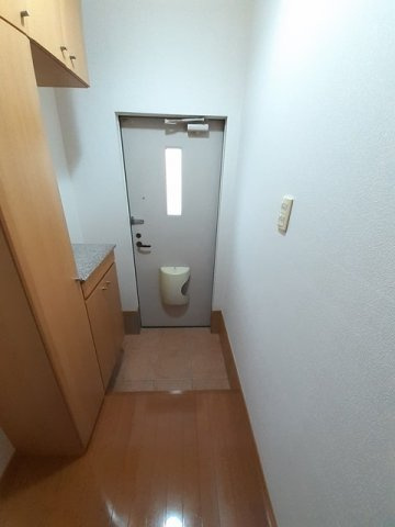 ラミアカ－メラ　ドゥエの玄関