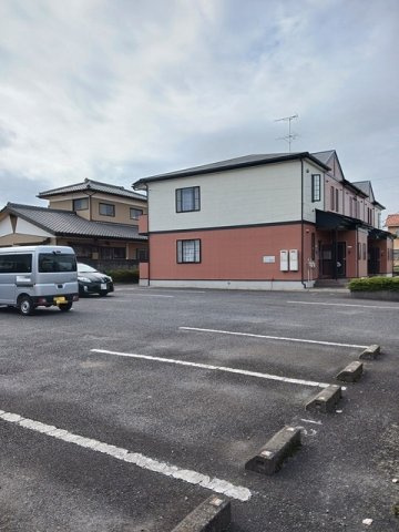 カーサエテルノＡの駐車場