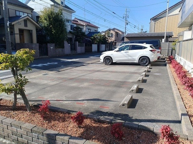 ディオーネの駐車場