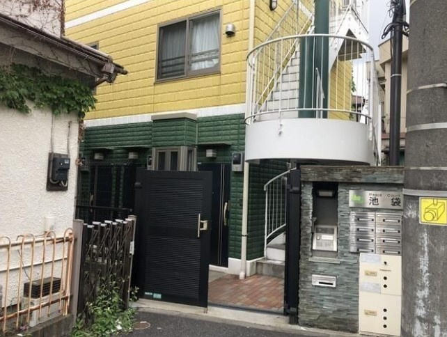 ピースコート池袋のエントランス