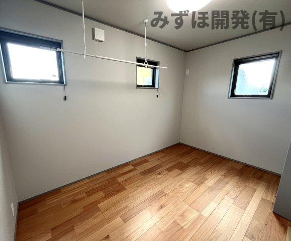 天童市柏木町2丁目1-1の洋室
