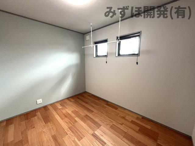 天童市柏木町2丁目1-1の洋室