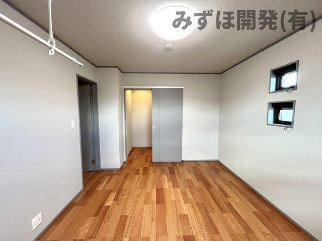 天童市柏木町2丁目1-1の洋室