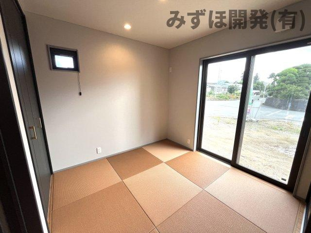 天童市柏木町2丁目1-1の居間・リビング|一部屋あると便利な和室です。
