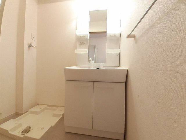 ビスターリＡの洗面所|明るい洗面所です