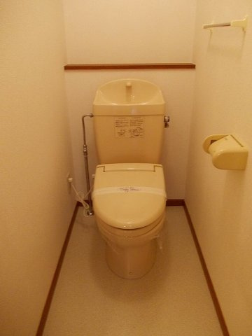 ベルフラワーのトイレ|落ち着いた色調のトイレです