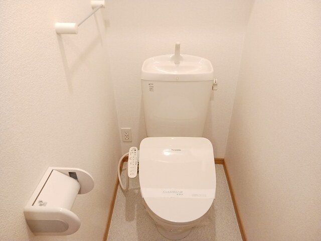 ブロ－テⅠのトイレ|ゆったりとした空間のトイレです