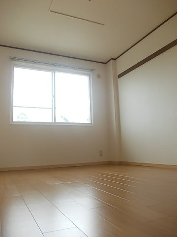 プラザワイズの内装|明るい室内です