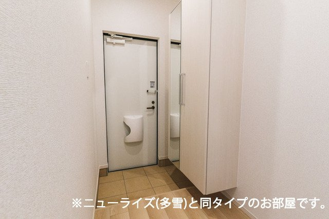 ＫＡＺＡＧＵＲＵＭＡ　Ⅳの玄関|明るい玄関です