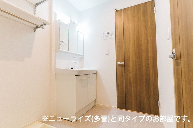 ＫＡＺＡＧＵＲＵＭＡ　Ⅴの洗面所|スペースが確保できる洗面所です