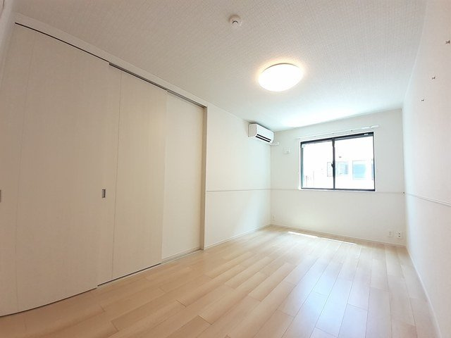 イ・ミリ　ＳＷ２０の内装|明るい色調の室内です