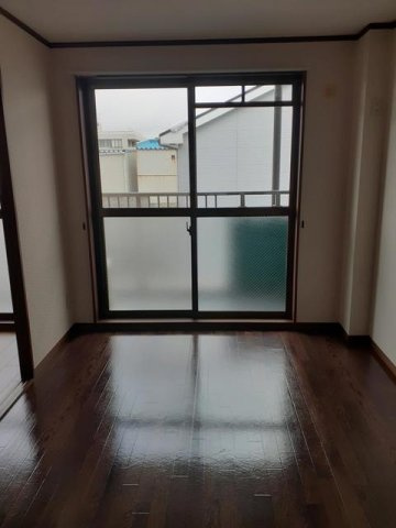 プラテアＭの内装|明るい室内です