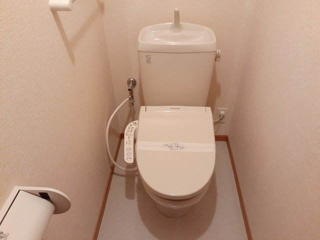 グランデ・フィオーレ　Ⅰ－Ｃのトイレ|清潔感のあるトイレです