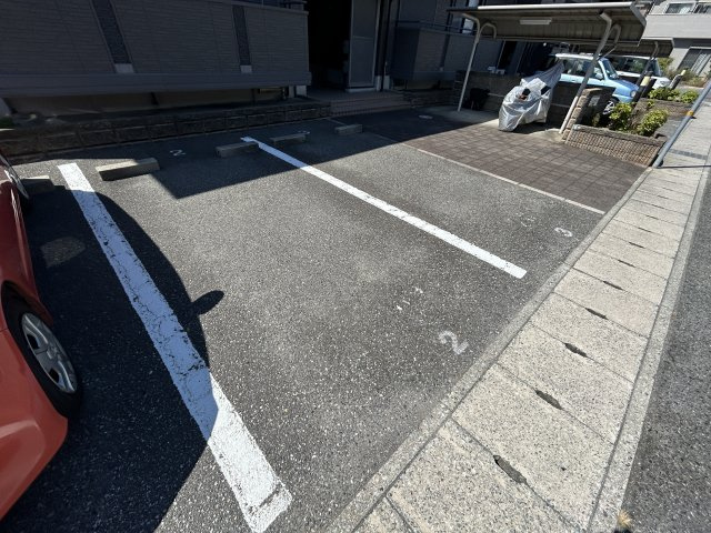 グランディールの駐車場