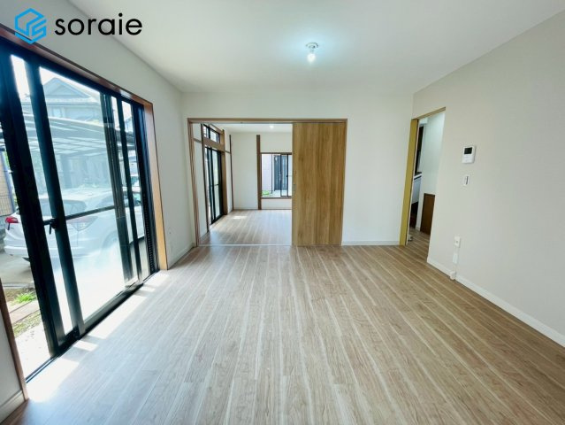 狭山市広瀬台3丁目　中古戸建の居間・リビング|4/17撮影